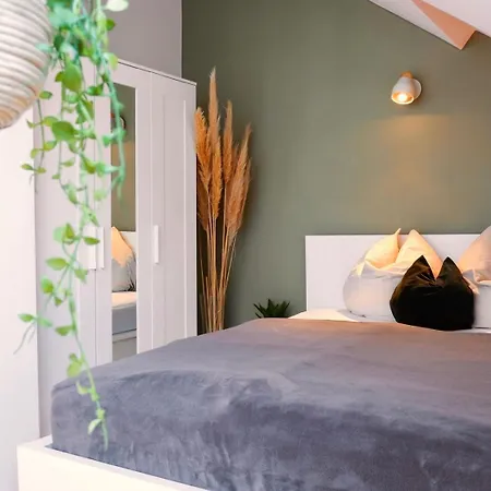 Helles Apartment In Zentraler Lage Daire