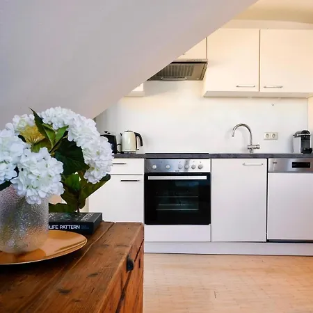 Cozy City Center Apartment - Schlossberg View - by Casa Momo Apartament