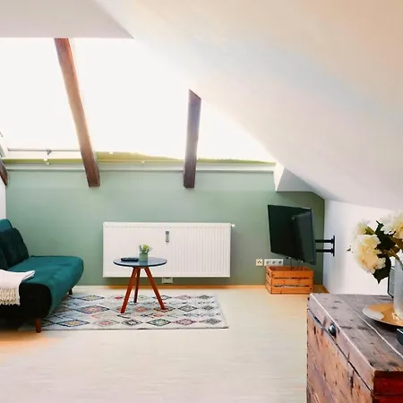 Helles Apartment In Zentraler Lage Daire